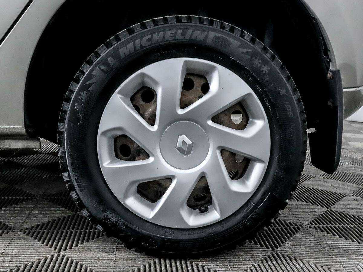 Renault Sandero с пробегом — 2015 год. Фото: #12