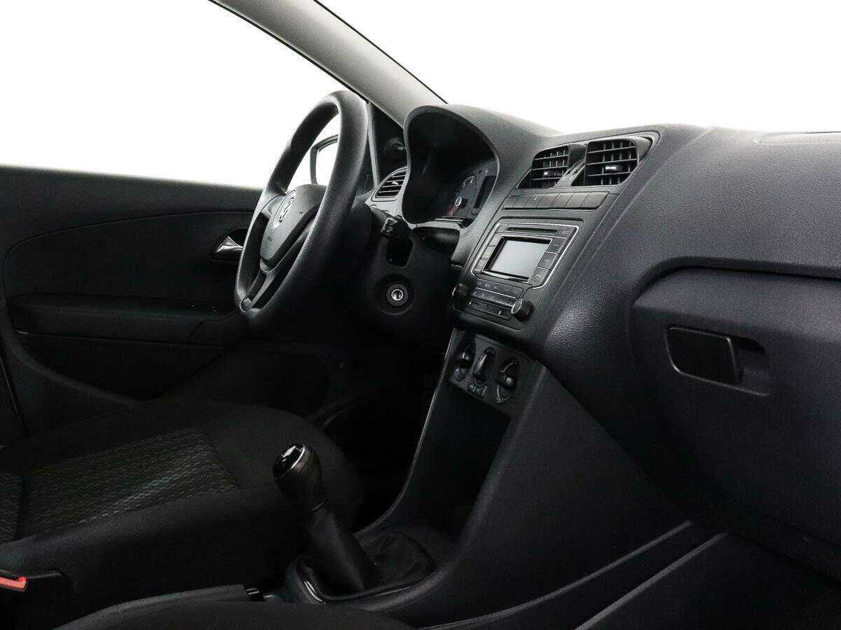 Volkswagen Polo с пробегом — 2015 год. Фото: #5