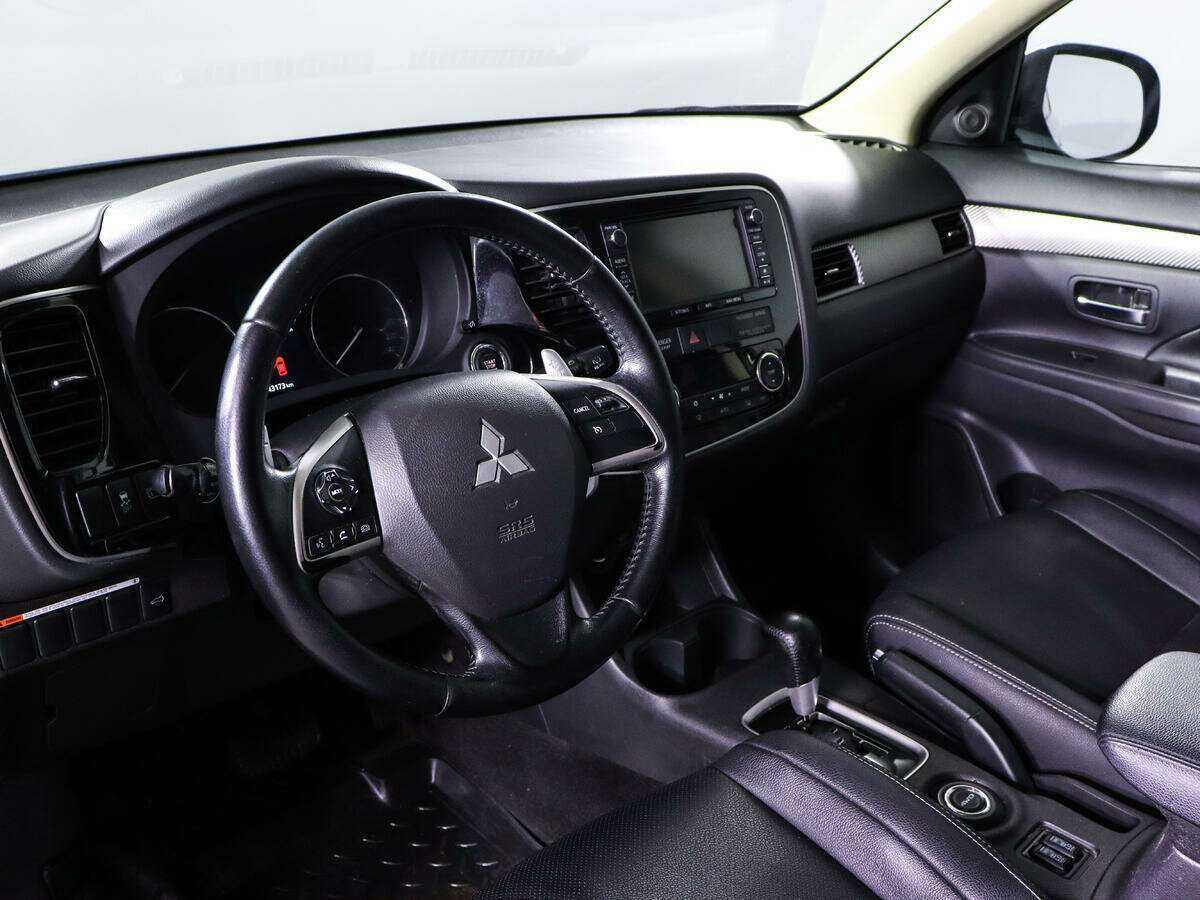 Mitsubishi Outlander с пробегом — 2013 год. Фото: #10