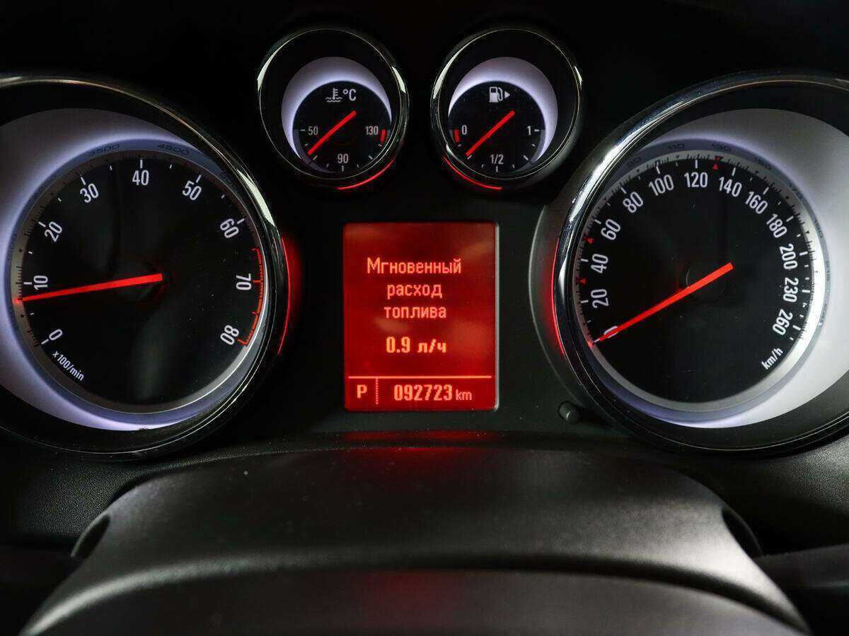 Opel Astra с пробегом — 2014 год. Фото: #10