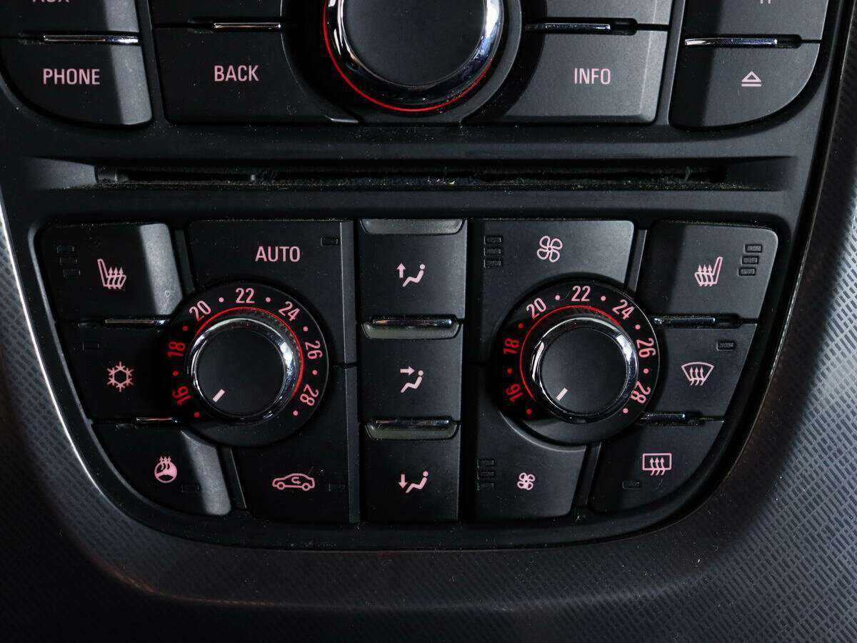 Opel Astra с пробегом — 2012 год. Фото: #17