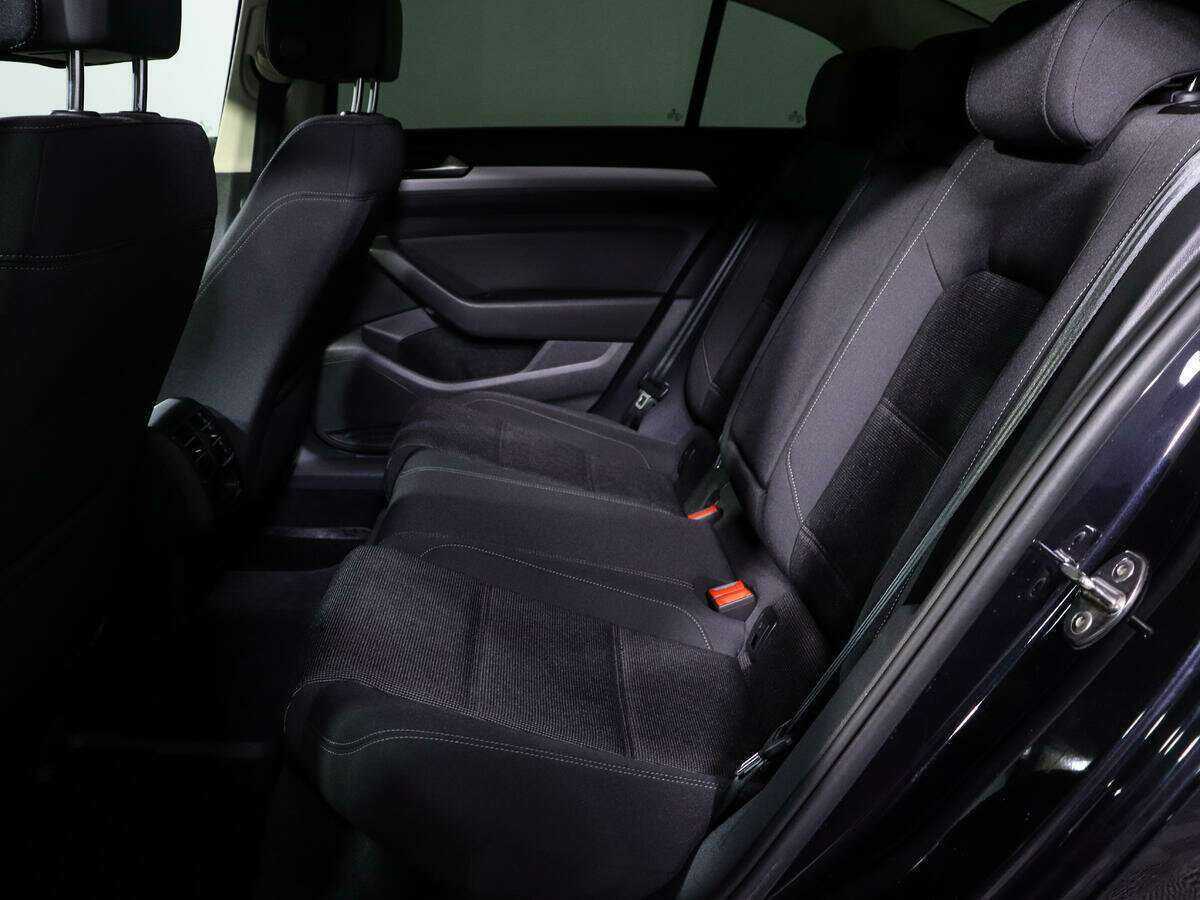 Volkswagen Passat с пробегом — 2015 год. Фото: #9