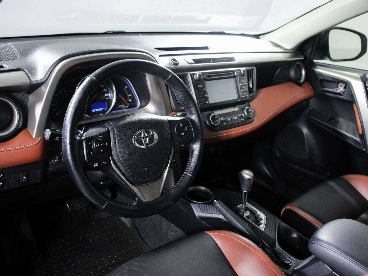 Toyota RAV4 с пробегом — 2014 год. Фото: #10