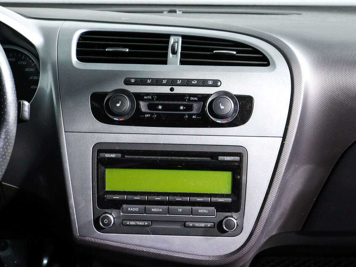 SEAT Leon с пробегом — 2012 год. Фото: #10