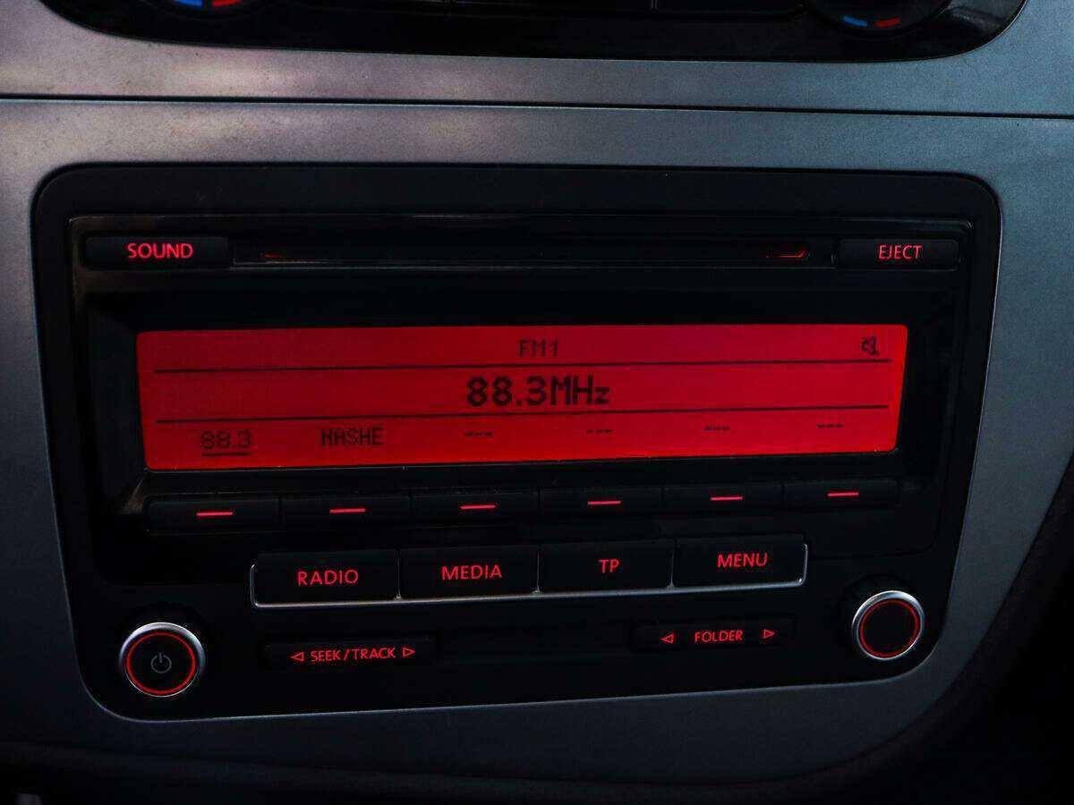 SEAT Leon с пробегом — 2012 год. Фото: #13