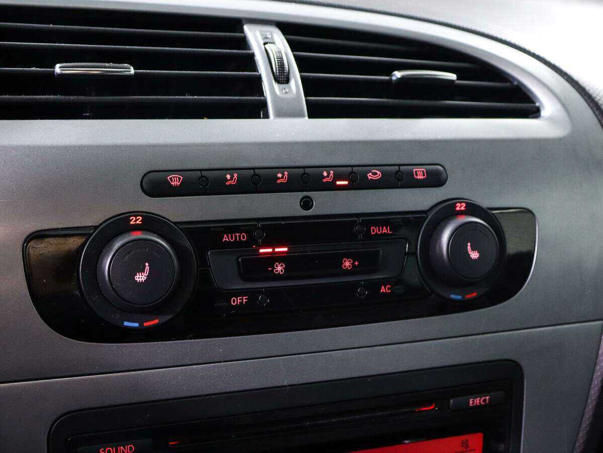 SEAT Leon с пробегом — 2012 год. Фото: #14