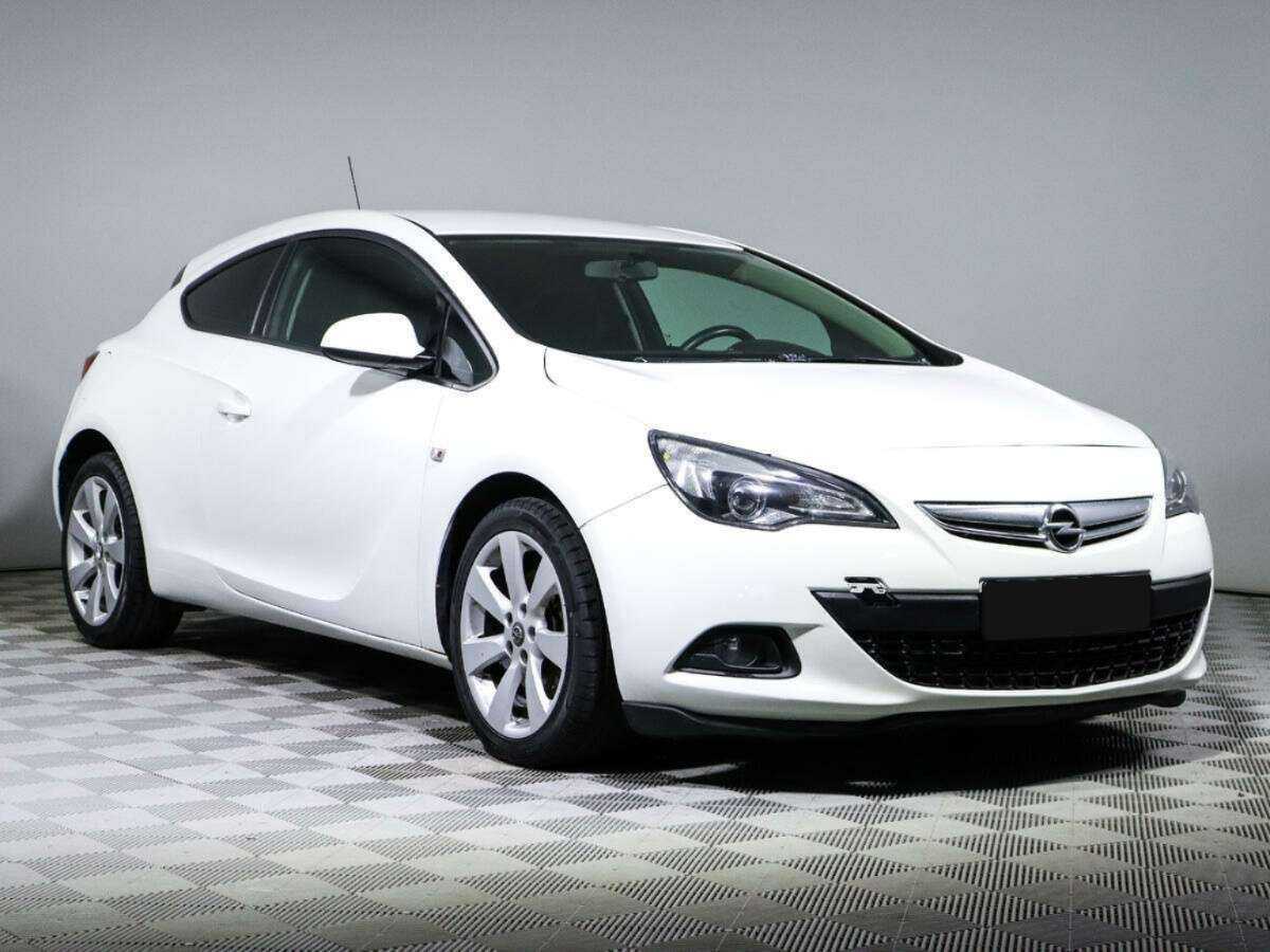Opel Astra с пробегом — 2013 год. Фото: #2