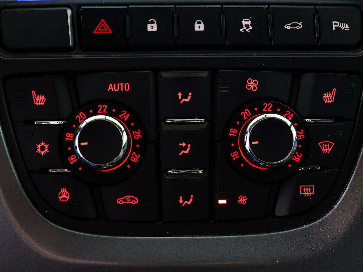 Opel Astra с пробегом — 2013 год. Фото: #19