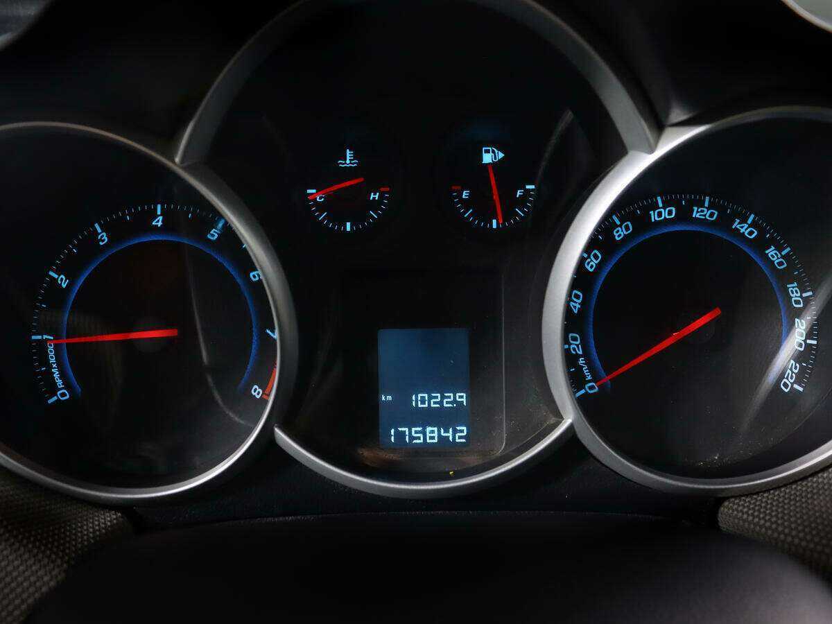 Chevrolet Cruze с пробегом — 2012 год. Фото: #8