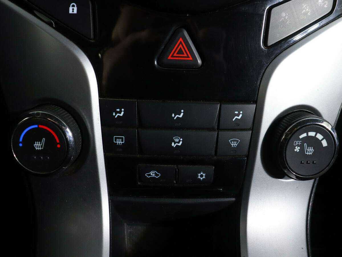 Chevrolet Cruze с пробегом — 2012 год. Фото: #15