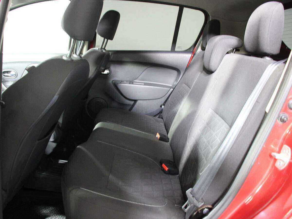 Renault Sandero с пробегом — 2015 год. Фото: #7