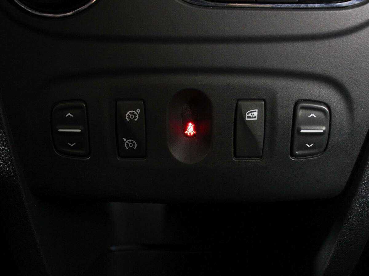 Renault Sandero с пробегом — 2015 год. Фото: #15