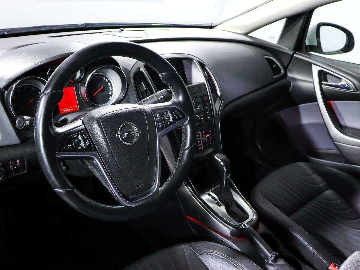 Opel Astra с пробегом — 2014 год. Фото: #10