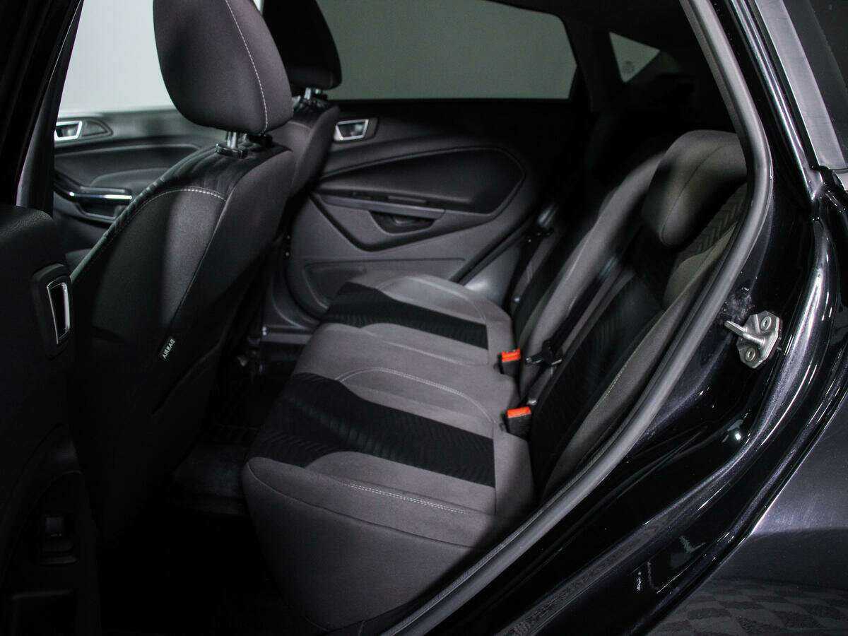 Ford Fiesta с пробегом — 2015 год. Фото: #9