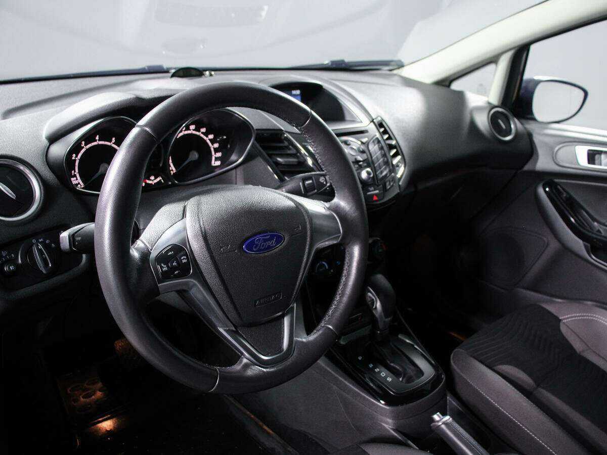 Ford Fiesta с пробегом — 2015 год. Фото: #13