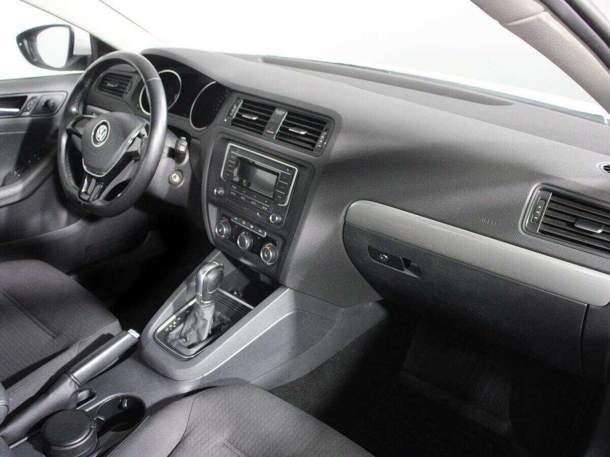 Volkswagen Jetta с пробегом — 2016 год. Фото: #8