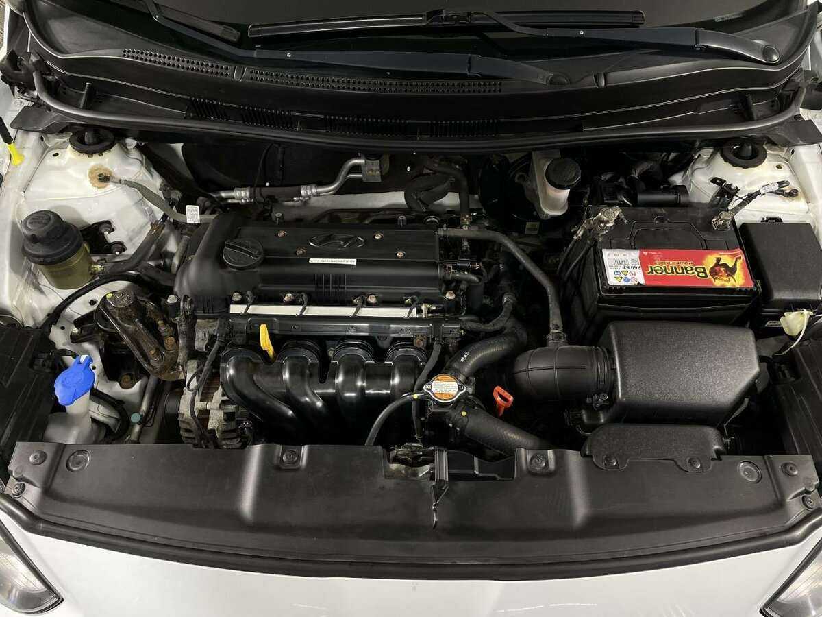 Hyundai Solaris с пробегом — 2012 год. Фото: #15