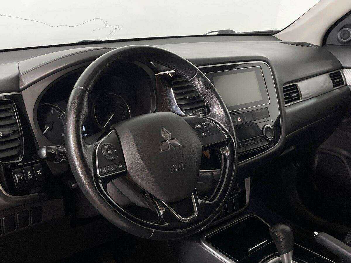 Mitsubishi Outlander с пробегом — 2018 год. Фото: #13