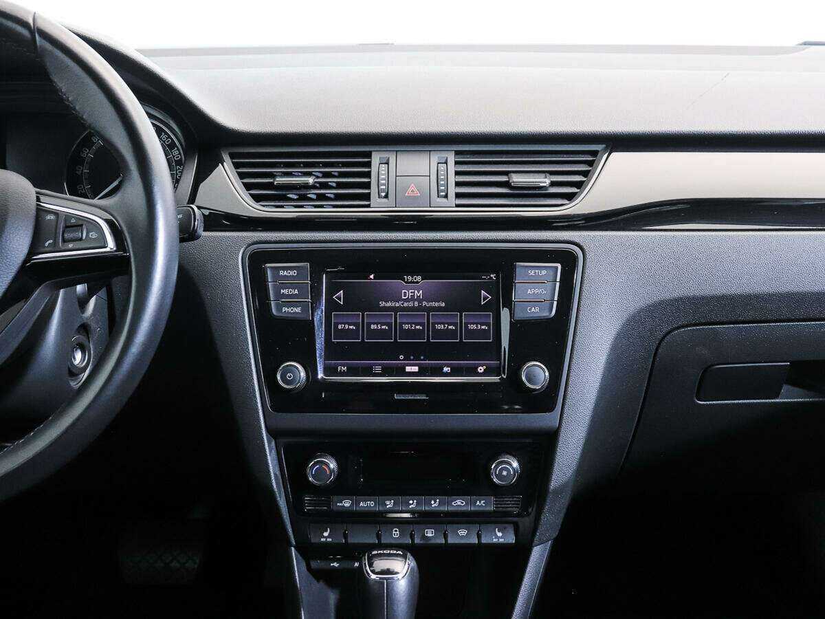 Skoda Rapid с пробегом — 2017 год. Фото: #12