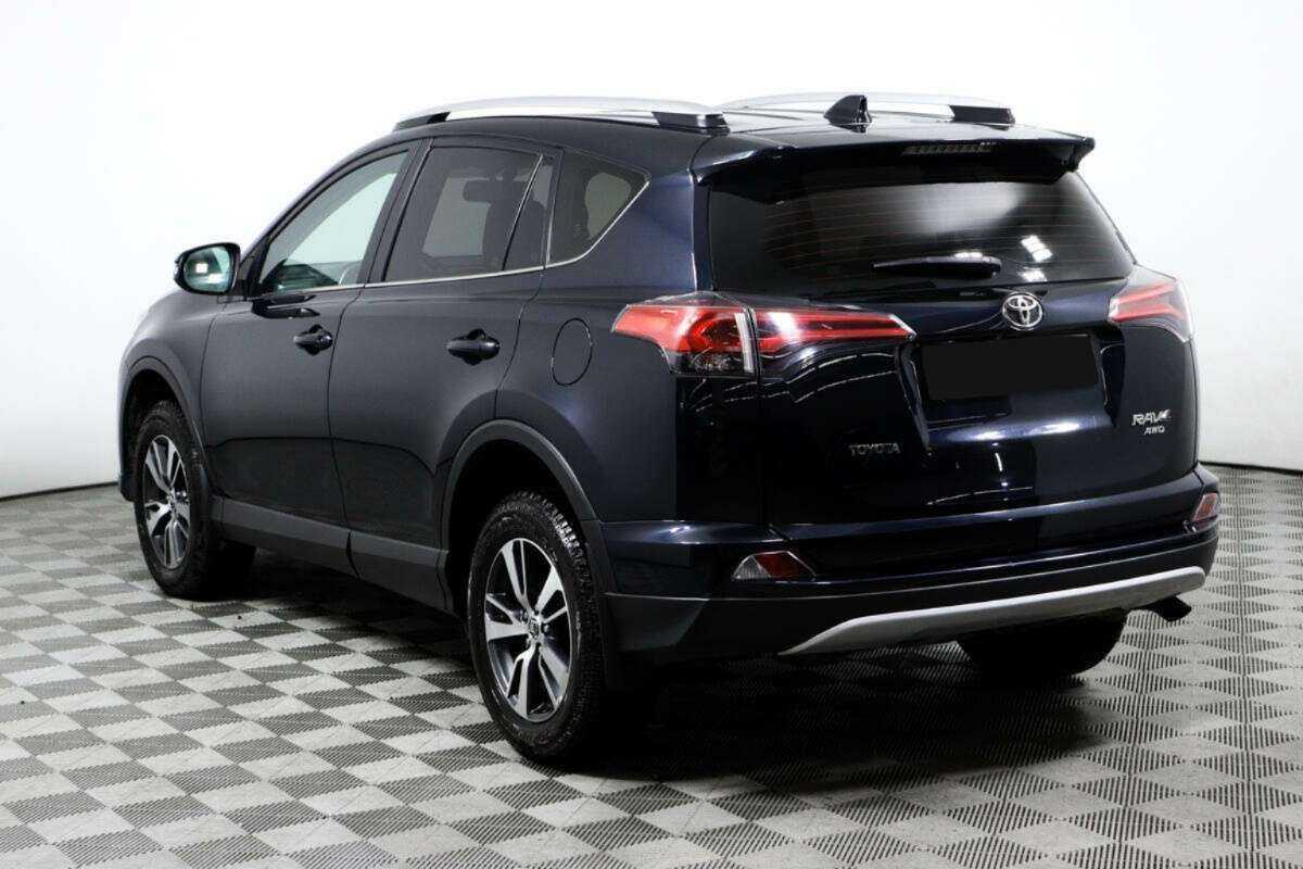 Toyota RAV4 с пробегом — 2017 год. Фото: #6