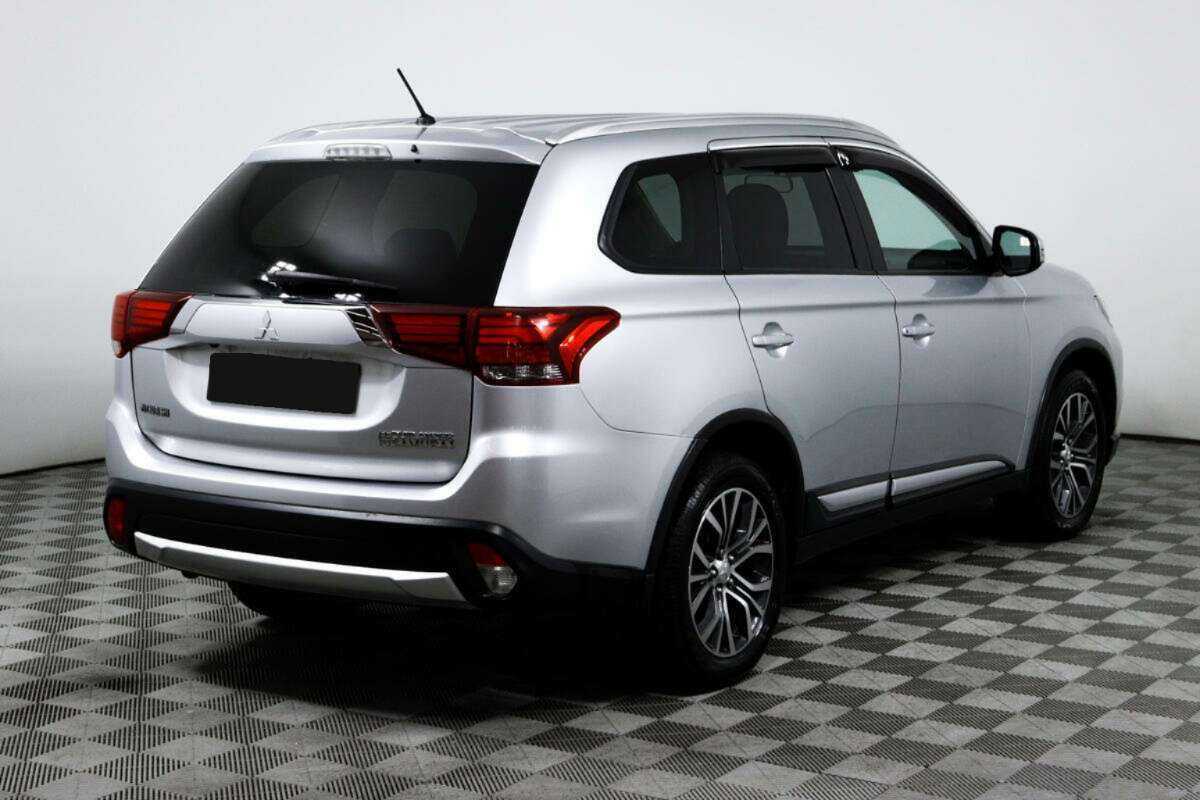 Mitsubishi Outlander с пробегом — 2015 год. Фото: #4