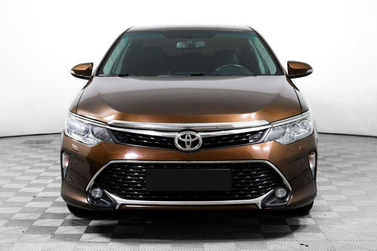 Toyota Camry с пробегом — 2017 год. Фото: #1