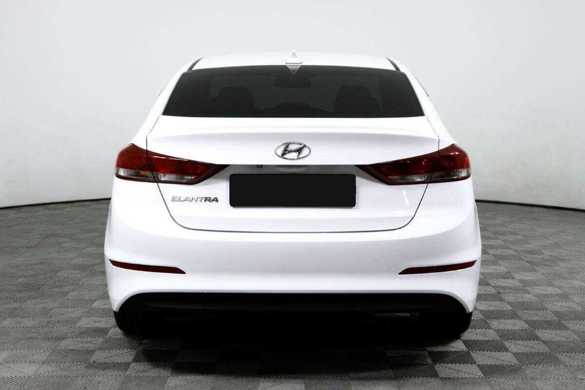 Hyundai Elantra с пробегом — 2018 год. Фото: #5