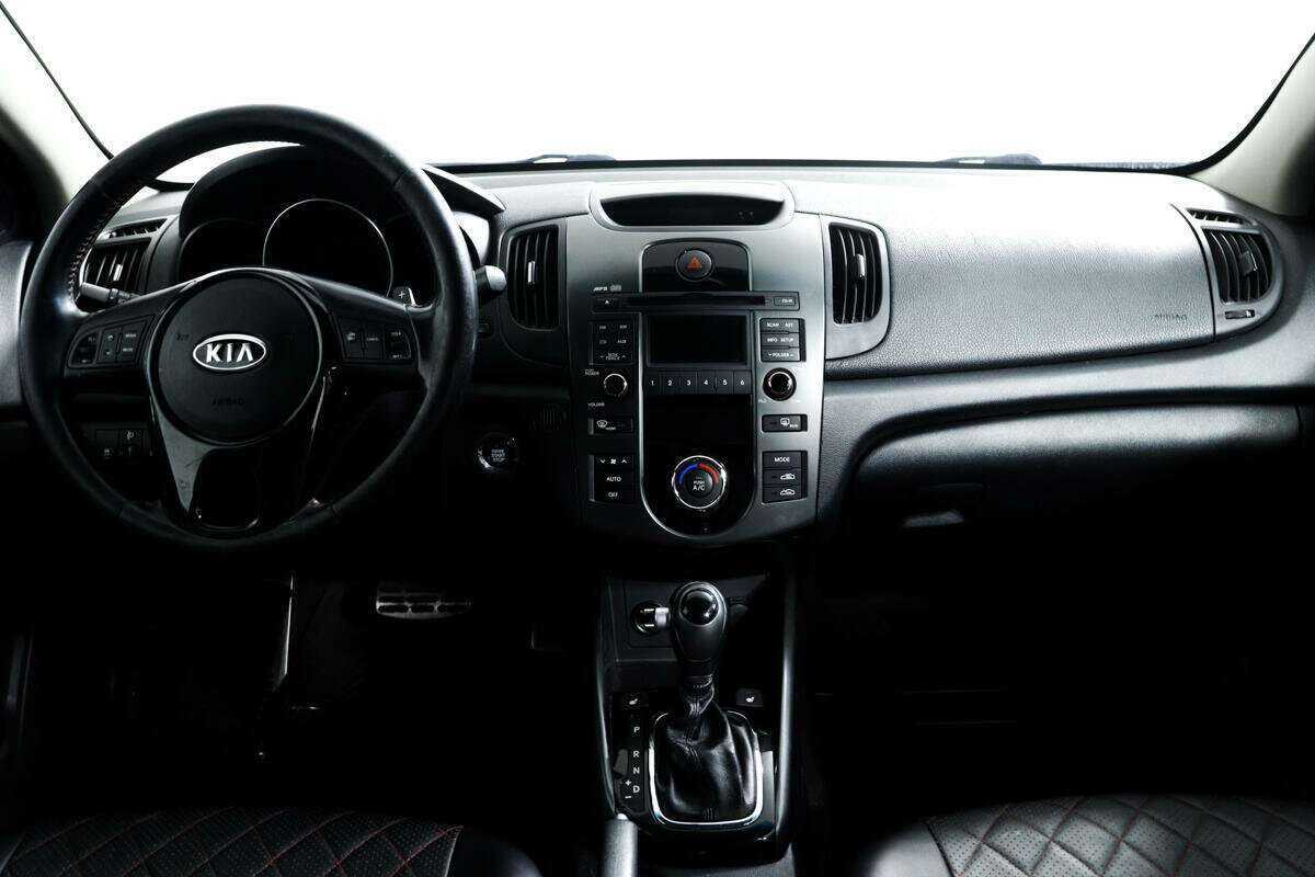 Kia Cerato с пробегом — 2012 год. Фото: #10