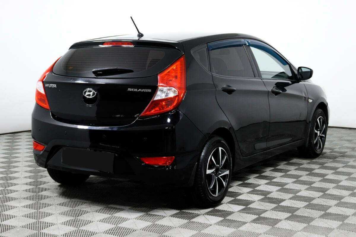 Hyundai Solaris с пробегом — 2012 год. Фото: #4