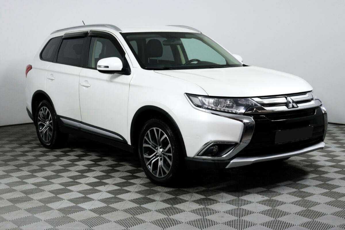 Mitsubishi Outlander с пробегом — 2015 год. Фото: #2
