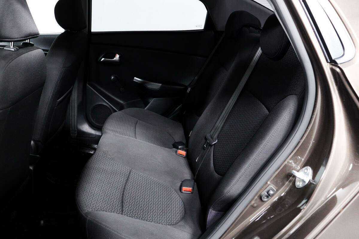 Kia Rio с пробегом — 2017 год. Фото: #11