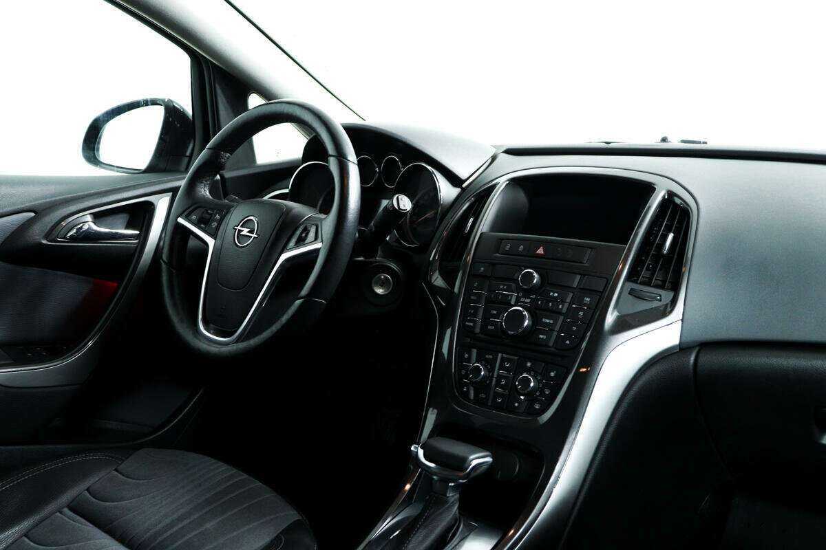 Opel Astra с пробегом — 2014 год. Фото: #8