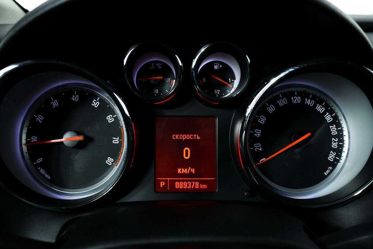 Opel Astra с пробегом — 2014 год. Фото: #9