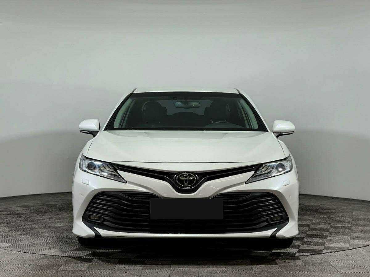 Toyota Camry с пробегом — 2018 год. Фото: #1