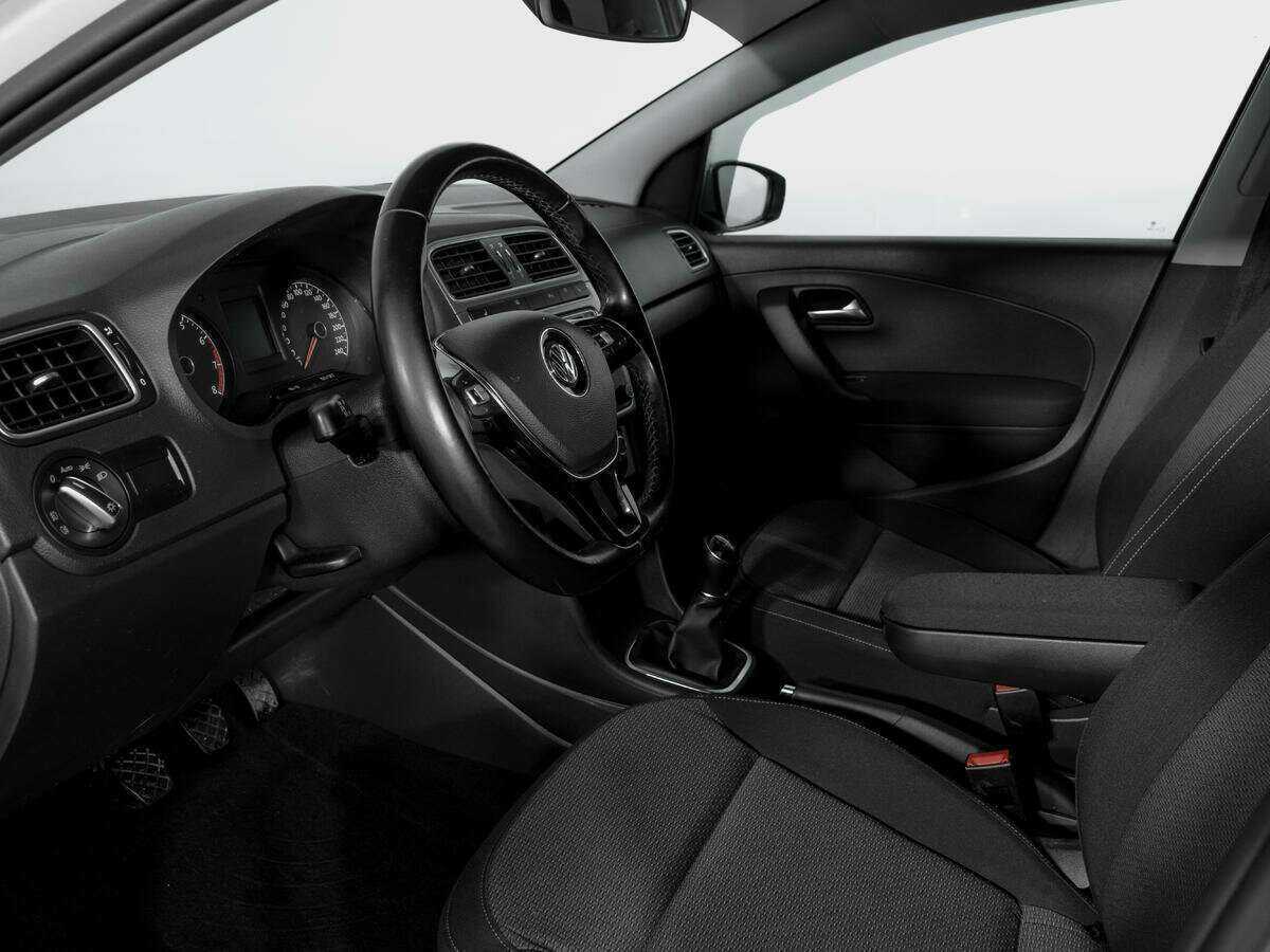 Volkswagen Polo с пробегом — 2018 год. Фото: #12