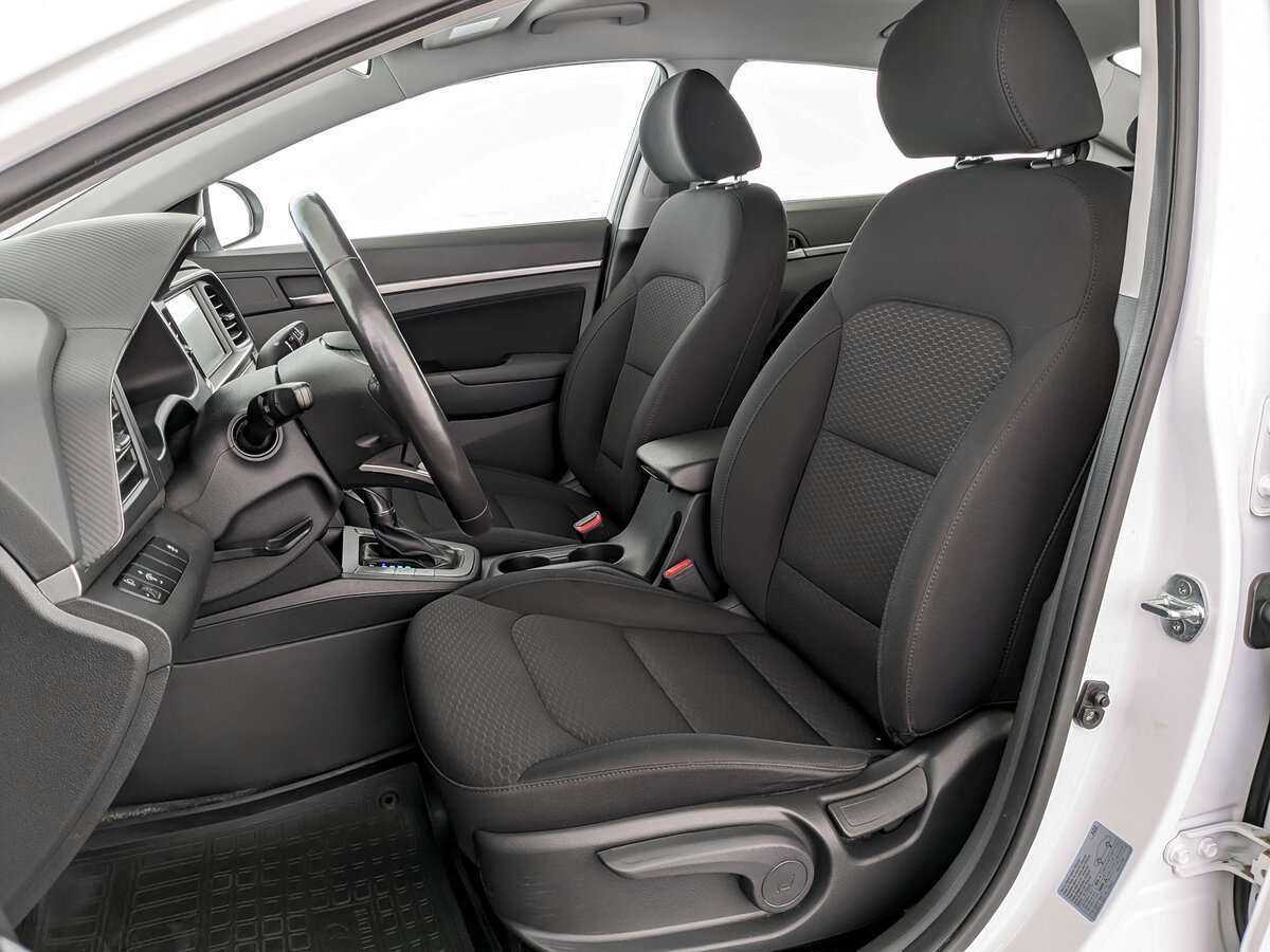 Hyundai Elantra с пробегом — 2020 год. Фото: #15