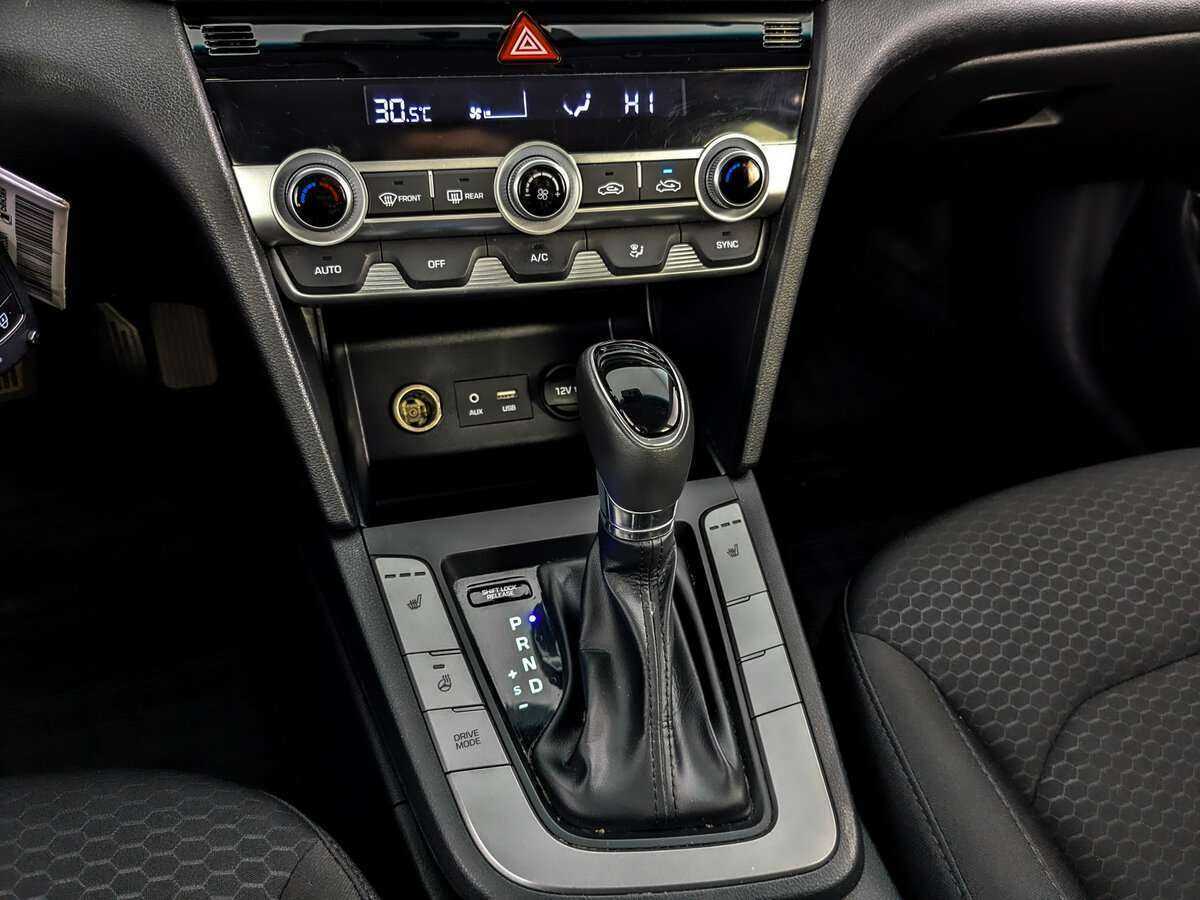 Hyundai Elantra с пробегом — 2020 год. Фото: #20