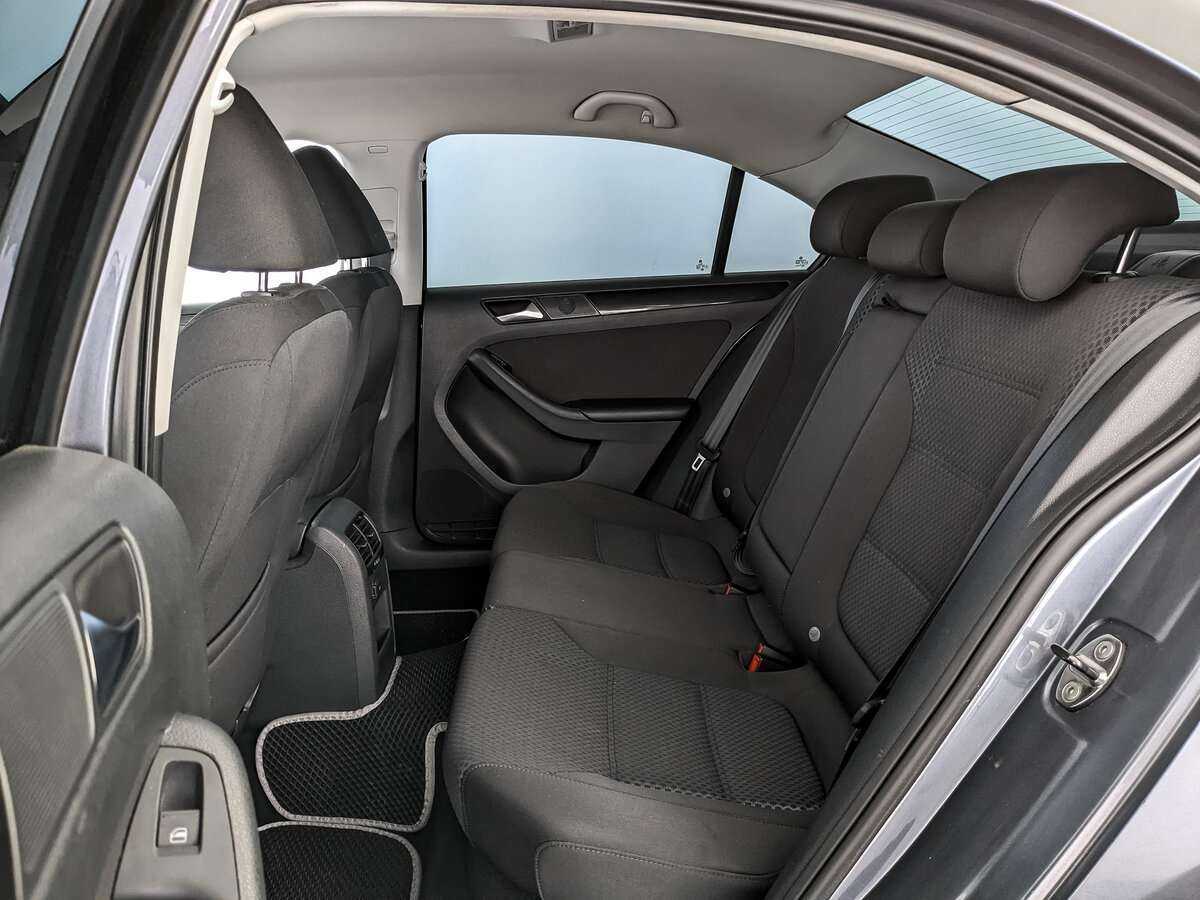 Volkswagen Jetta с пробегом — 2012 год. Фото: #12