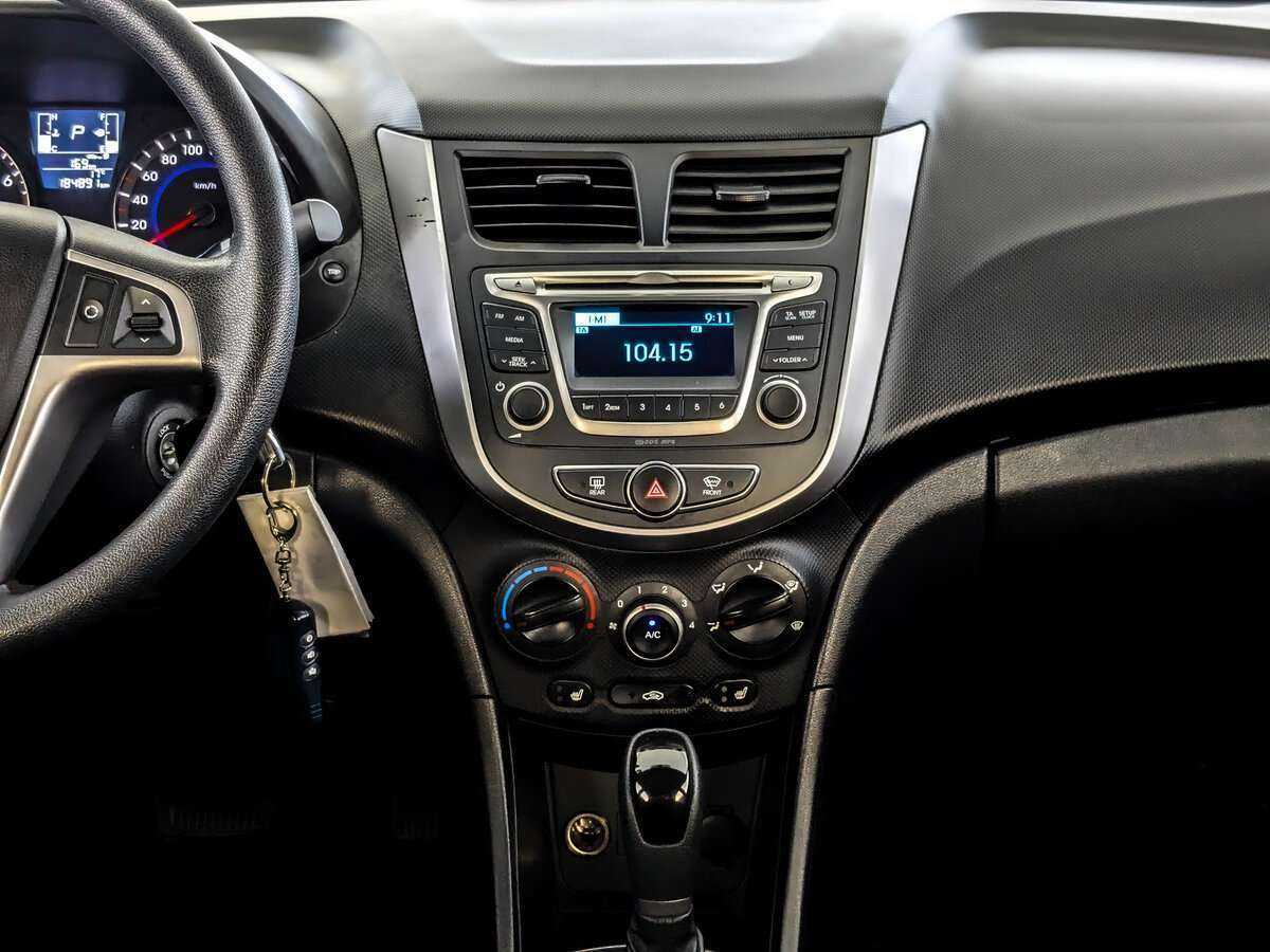 Hyundai Solaris с пробегом — 2015 год. Фото: #12