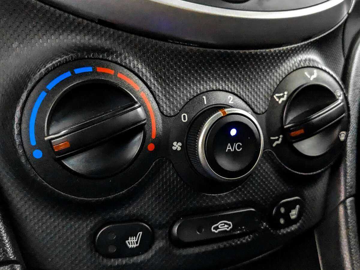 Hyundai Solaris с пробегом — 2015 год. Фото: #20