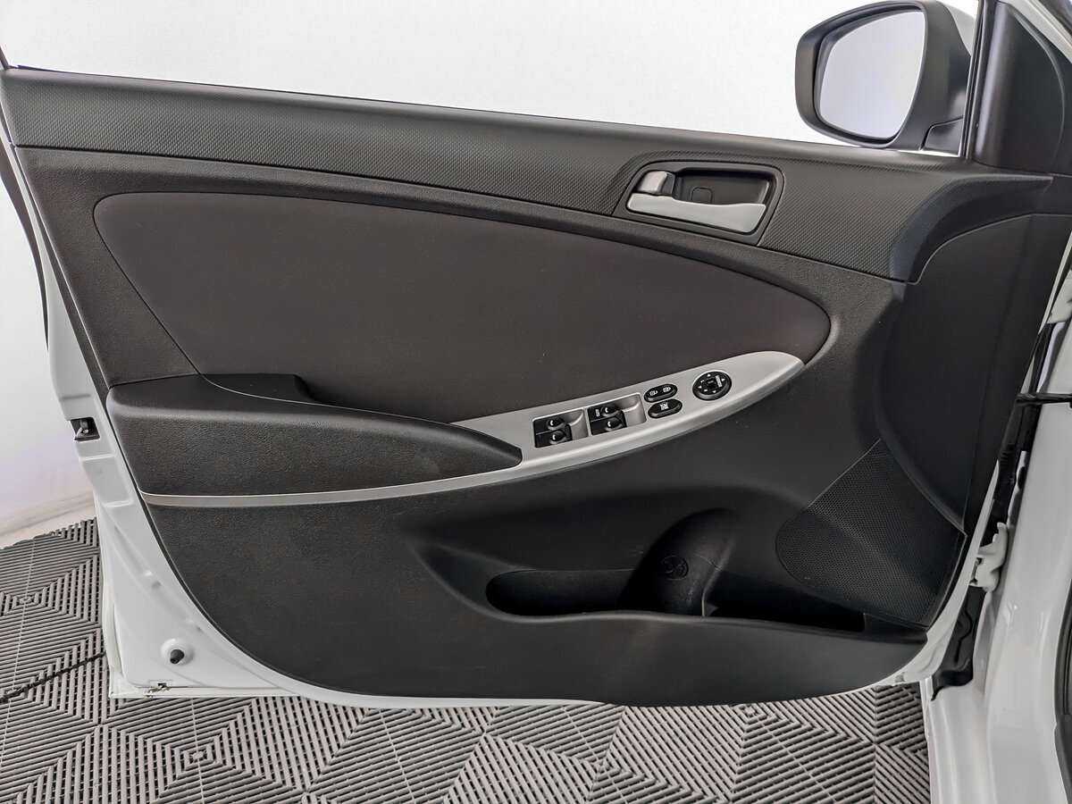 Hyundai Solaris с пробегом — 2015 год. Фото: #12