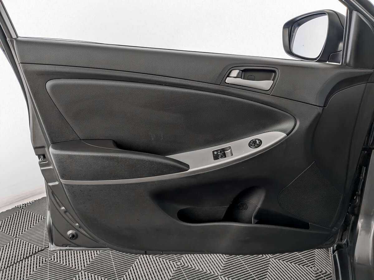 Hyundai Solaris с пробегом — 2014 год. Фото: #14