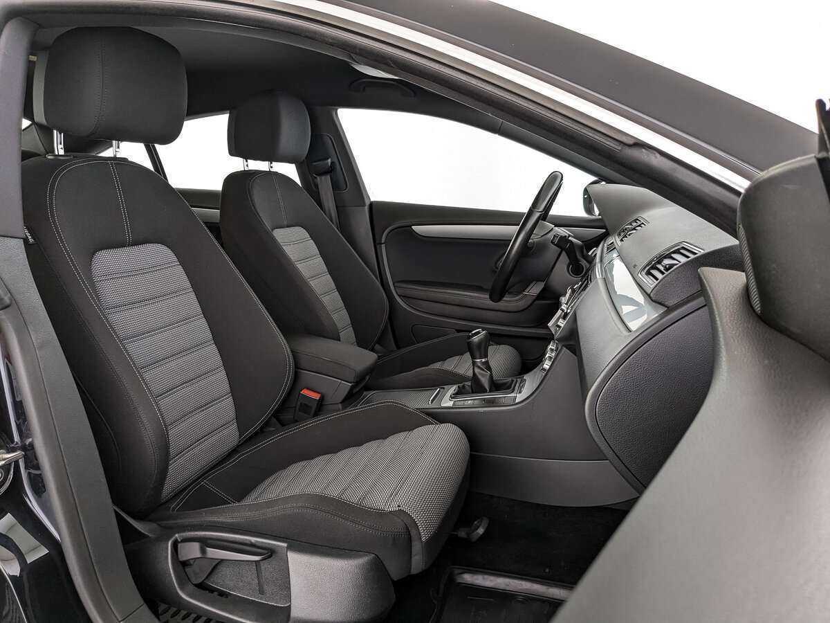 Volkswagen Passat CC с пробегом — 2012 год. Фото: #19