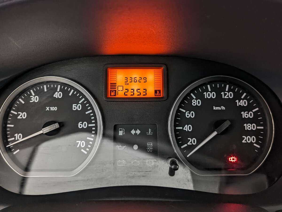 Renault Sandero с пробегом — 2013 год. Фото: #10