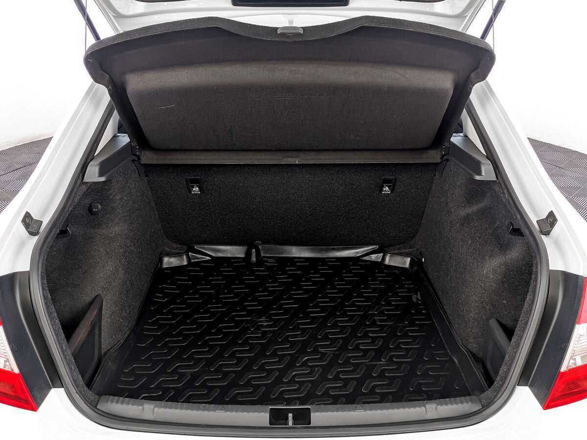 Skoda Rapid с пробегом — 2017 год. Фото: #8