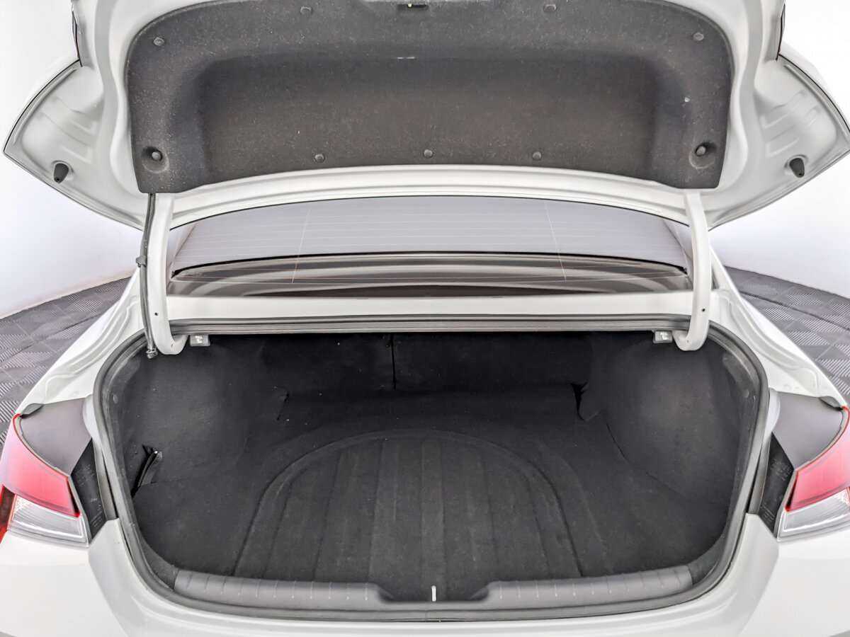 Hyundai Elantra с пробегом — 2022 год. Фото: #9