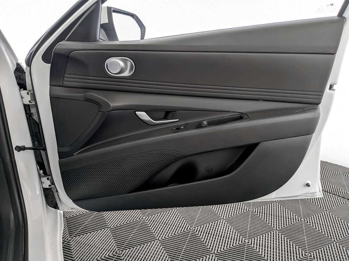 Hyundai Elantra с пробегом — 2022 год. Фото: #23