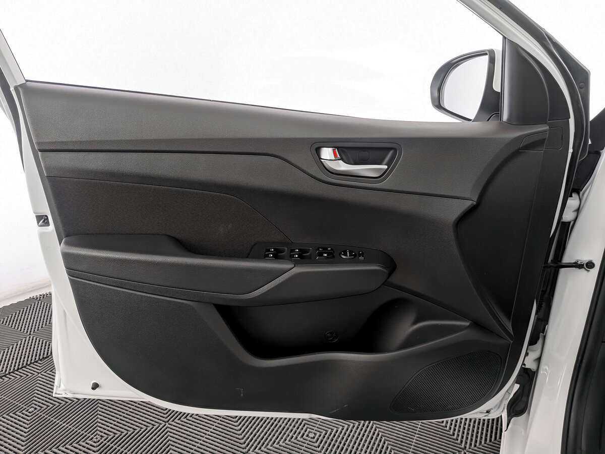 Hyundai Solaris с пробегом — 2022 год. Фото: #18