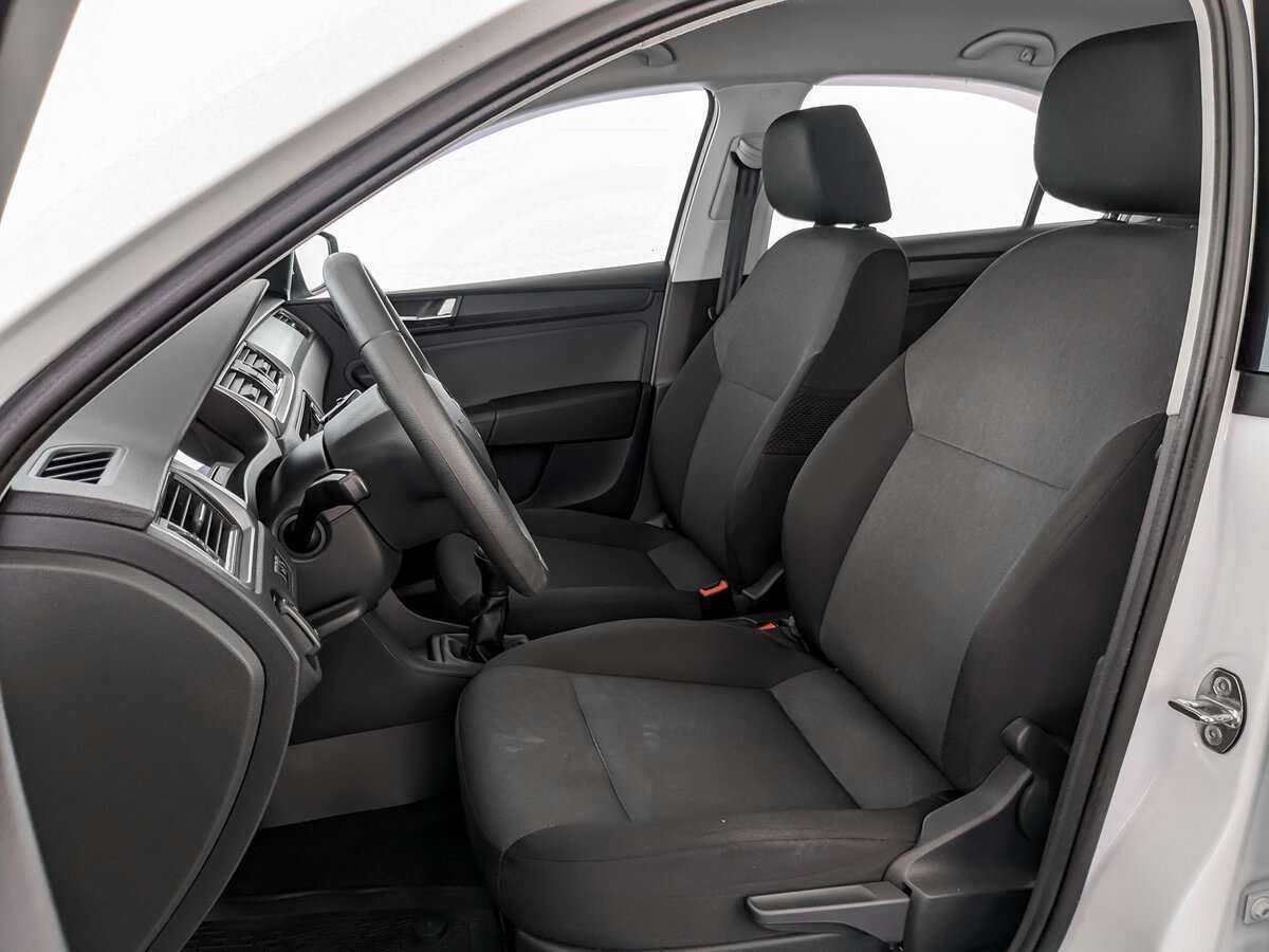 Skoda Rapid с пробегом — 2017 год. Фото: #15