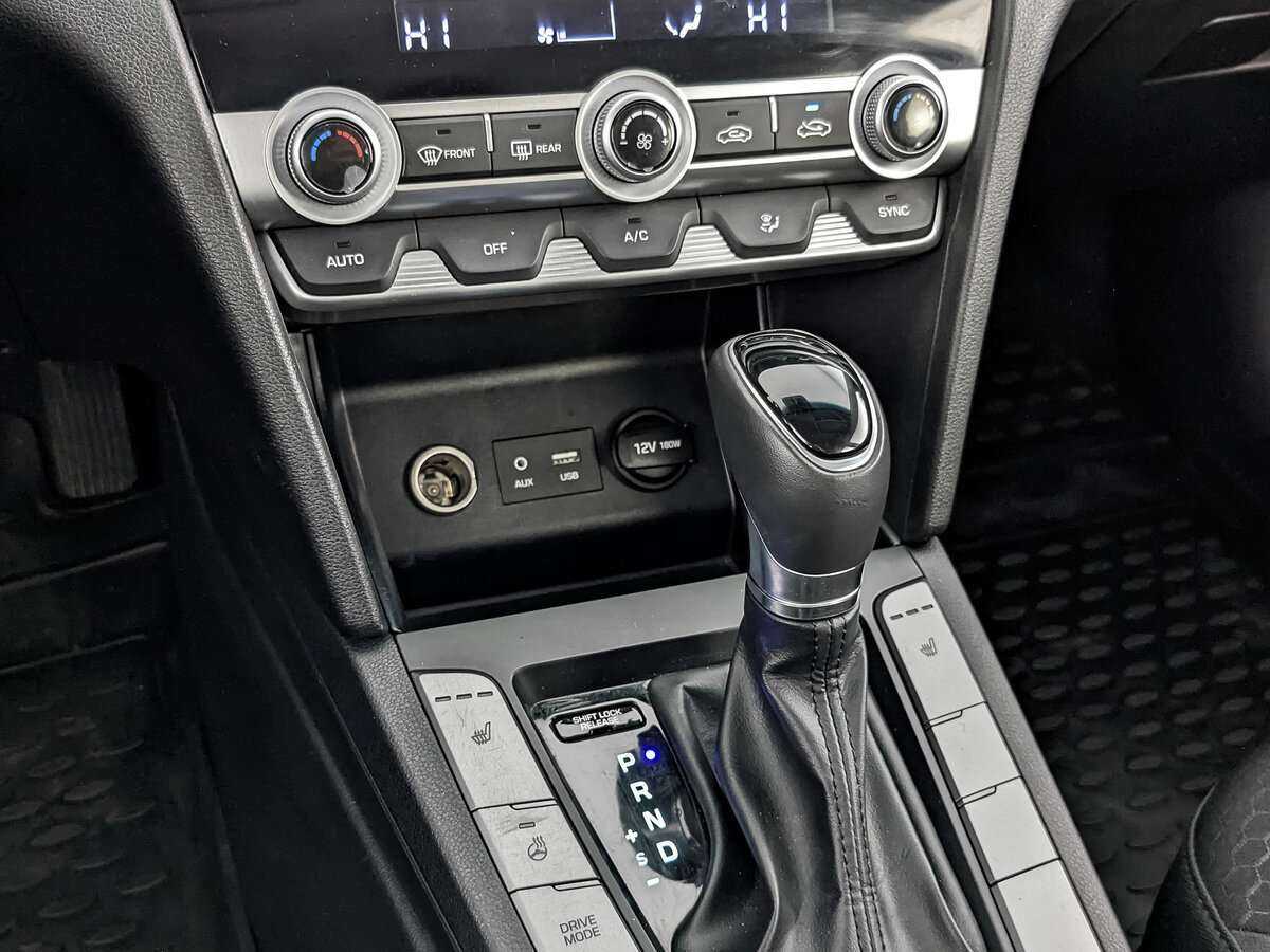 Hyundai Elantra с пробегом — 2020 год. Фото: #21